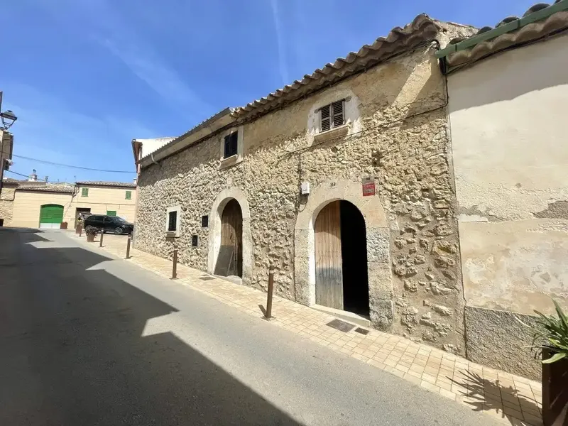 House to renovate in the picturesque village of Campanet on a plot of 436 m² with an initial construction — photo 1