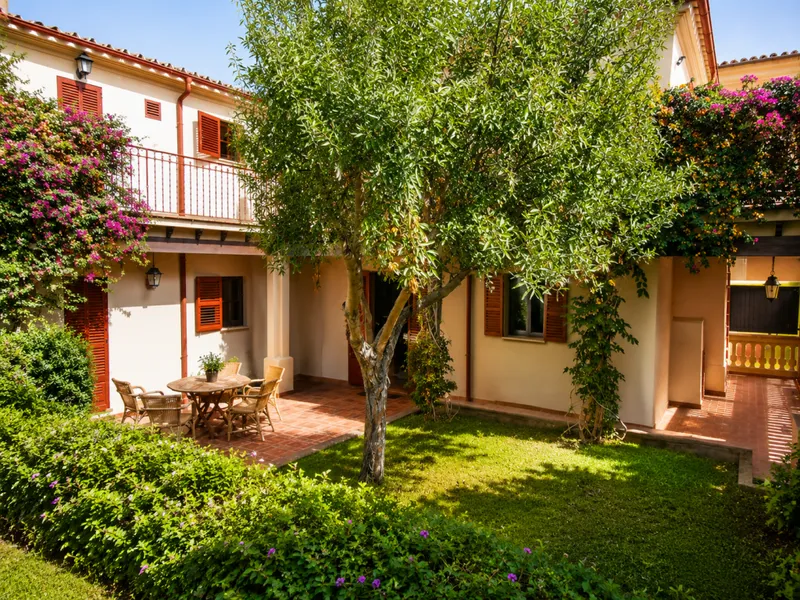 Ref 1908; Charming Mallorcan house with garden and garage for rent in El Terreno — photo 1