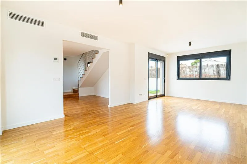 Townhouse with a private garden and pool in the Colegios neighborhood, on a lot of approximately 211 m2, — photo 3