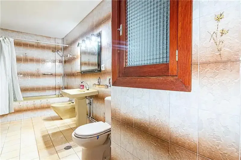 Piso junto a Paseo Mallorca. Amplio y luminoso piso de 130m2 aprox., cuenta con un gran salón-comedor con acceso directo a una terraza, la c — photo 11
