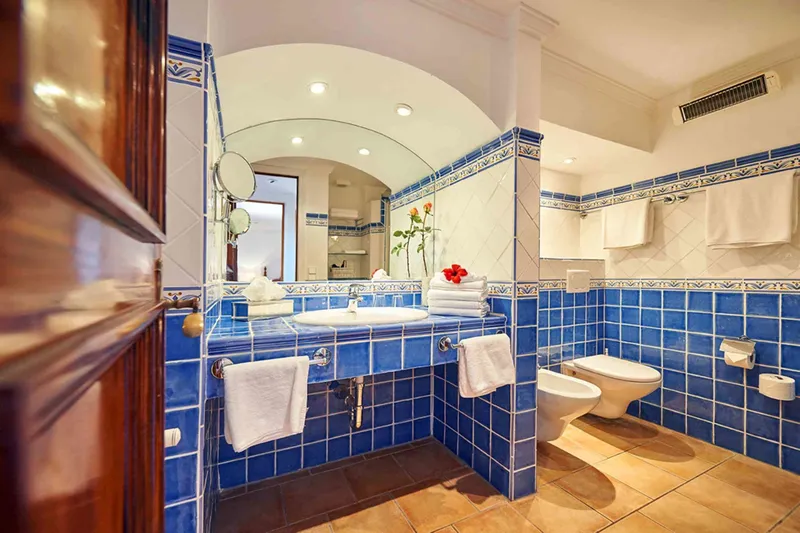 Villa with two apartments in a spectacular location in Port d'Andratx — photo 12
