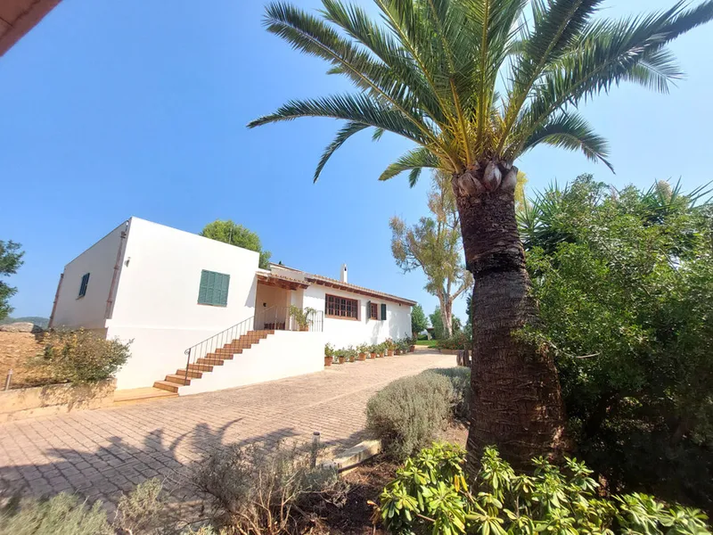Beautiful Country House with Mountain Views and Private Pool on a 7000 sqm Plot — photo 4