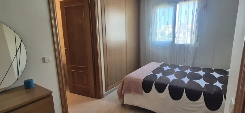 Private seller offers a very bright apartment of about 48 m² with southwest orientation in Son Ferrer. It is a first floor without elevator. — photo 9