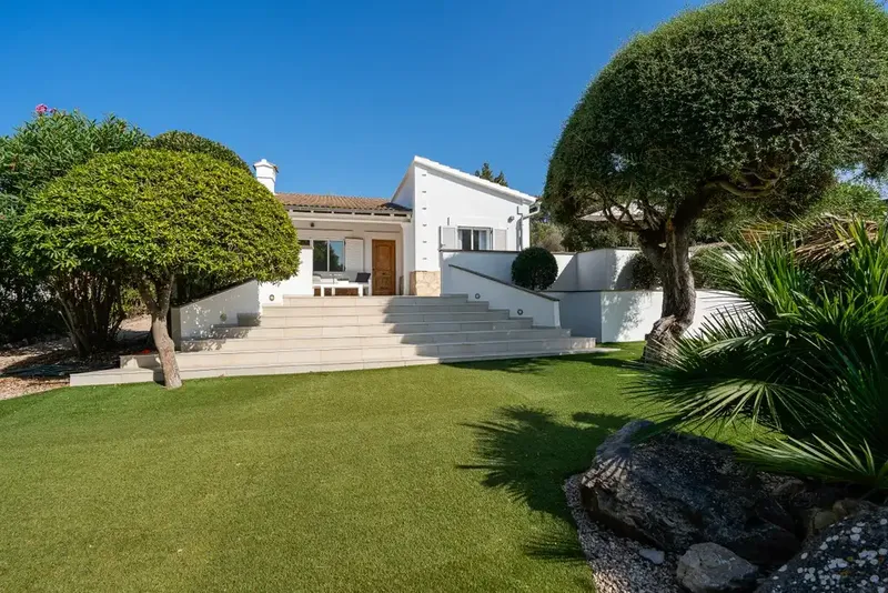 This attractive single-storey villa for sale in Bonaire offers a comfortable Mediterranean lifestyle in one of the residential areas — photo 4