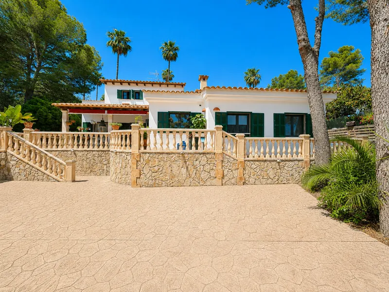 Investment villa with large plot and renovation potential in Nova Santa Ponsa Mas — photo 4