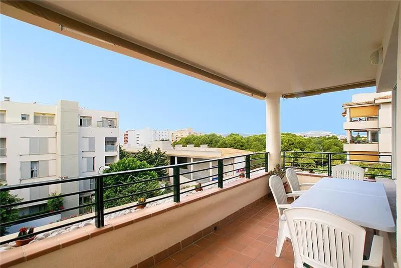Flat of approx. 124m² with a terrace in a residential complex with a communal swimming pool — photo 1