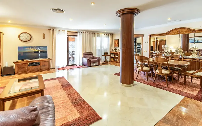 This beautiful villa in El Toro is located in a quiet residential area, a short distance from the luxurious marina of Port Adriano and — photo 10