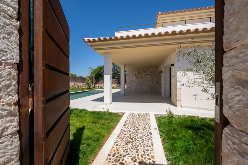 Modern new build villa with sea view roof terrace in Cala Llombards — photo 4