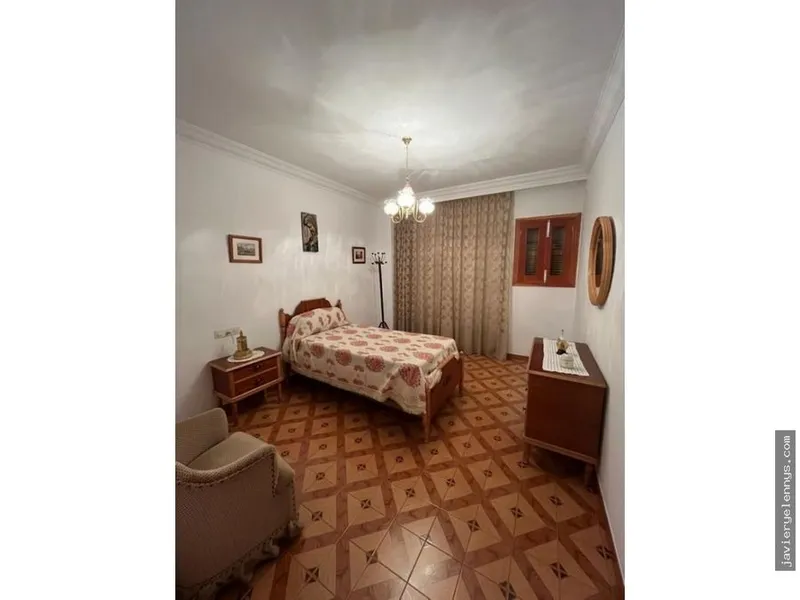 Rental of penthouse on Calle de l'Arquitecte Gaudí — photo 8