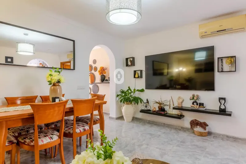 Spacious penthouse in Inca with terrace, fireplace and only two neighbours in the building, one per floor. — photo 2