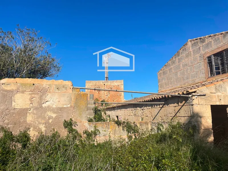 Rustic finca of 661 m² built to renovate on a large plot between Ses Salines and Campos — photo 7