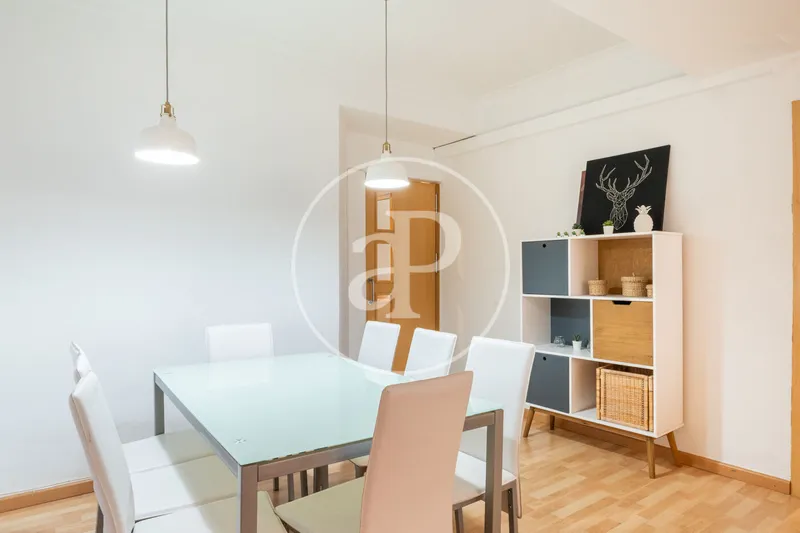 Two bedroom apartment in the Central Market of Valencia. — photo 5