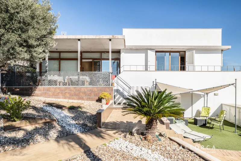 Modern villa with sea views in sought-after area — photo 2
