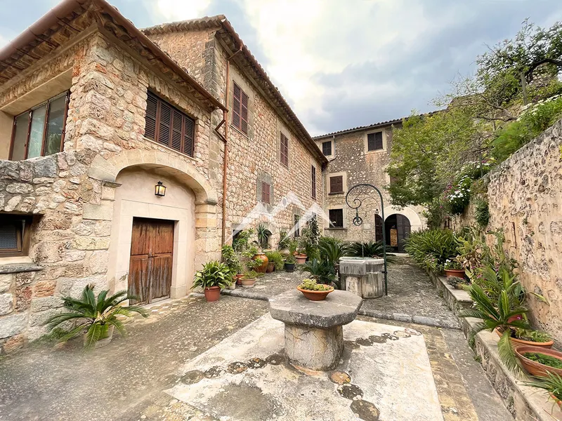 Emblematic Manor House in the center of the beautiful village of Fornalutx — photo 2