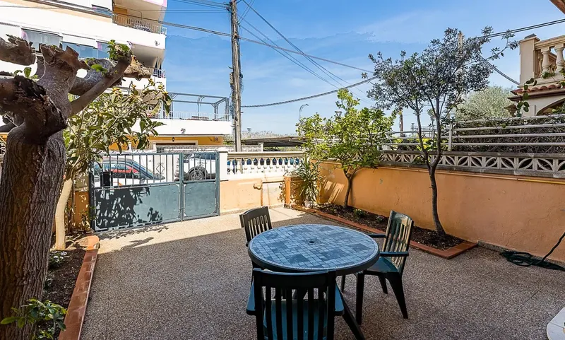 Townhouse with large terrace 5 minutes from the beach — photo 1