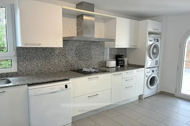 This magnificent detached villa is located in a peaceful urbanization Punta des Port just 400 meters from the charming beach of — photo 11