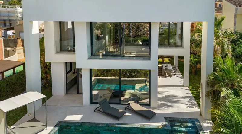 Sophisticated modern villa with harbour vistas for sale in Port Adriano — photo 3