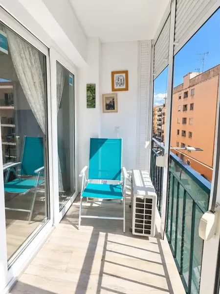Piso para entrar a vivir, completamente reformado de luz, agua, suelos de parquet, ventanas de climalit con rotura térmica.Persianas enrolla — photo 1
