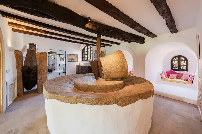 This impressive historic country house for sale in Pollensa has been beautifully renovated and extended to create the perfect private oasis — photo 9
