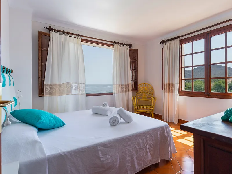 Villa with private access to the beach in Malpás available for rent — photo 8