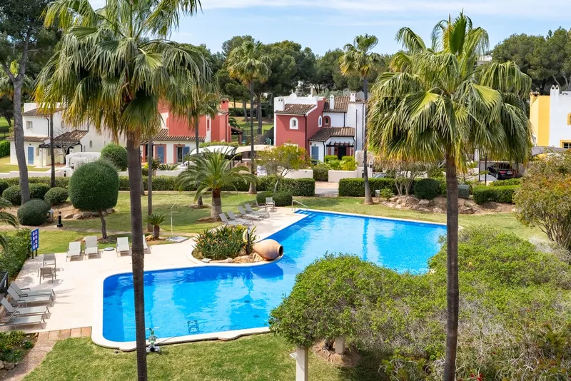Top quality apartment for sale in Santa Ponsa with swimming pool and various terraces — photo 1