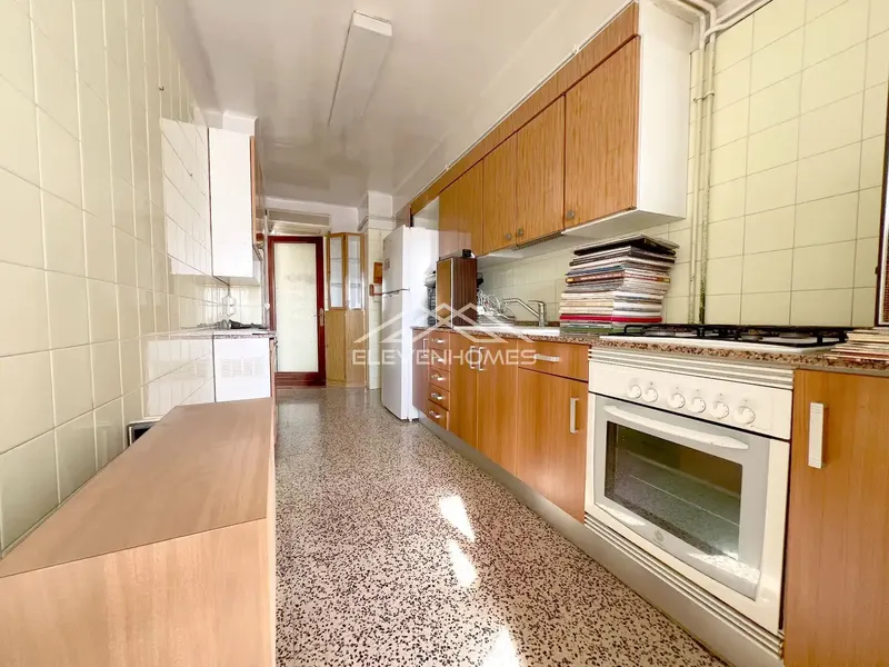 Located in the coveted area of Bonaire, this spacious fifth-floor apartment in a well-maintained building with elevator offers an opportunity — photo 9