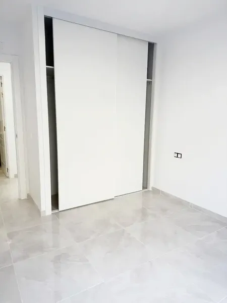 I. Vivienda de 2 habitaciones, con armarios empotrados, cocina office totalmente amueblada con electrodomésticos, 2 baños completos con mamp — photo 10