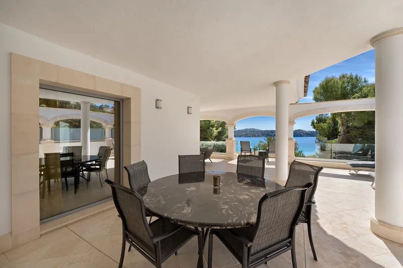 Majestic property on the first sea line — photo 12