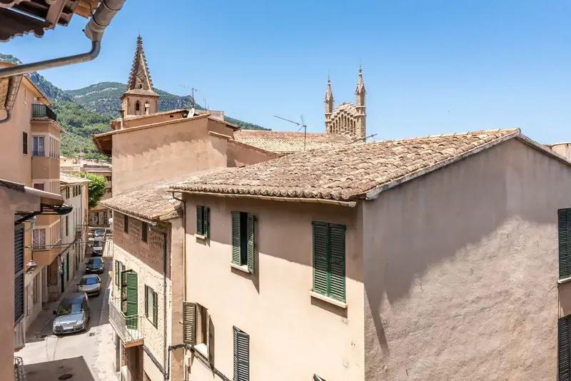 Charming Mallorcan townhouse in Sóller with views of the cathedral and mountains, just a few minutes' walk from — photo 2