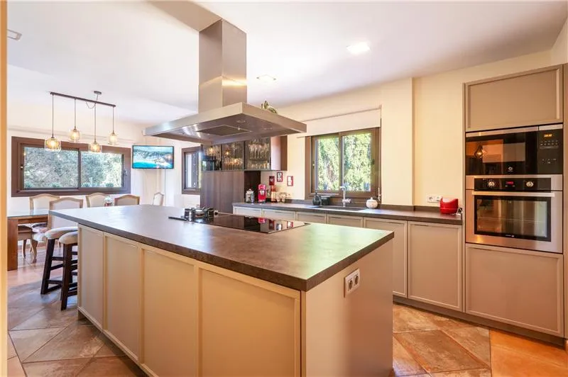 Detached chalet with a swimming pool on a plot of approximately 900 m² — photo 7