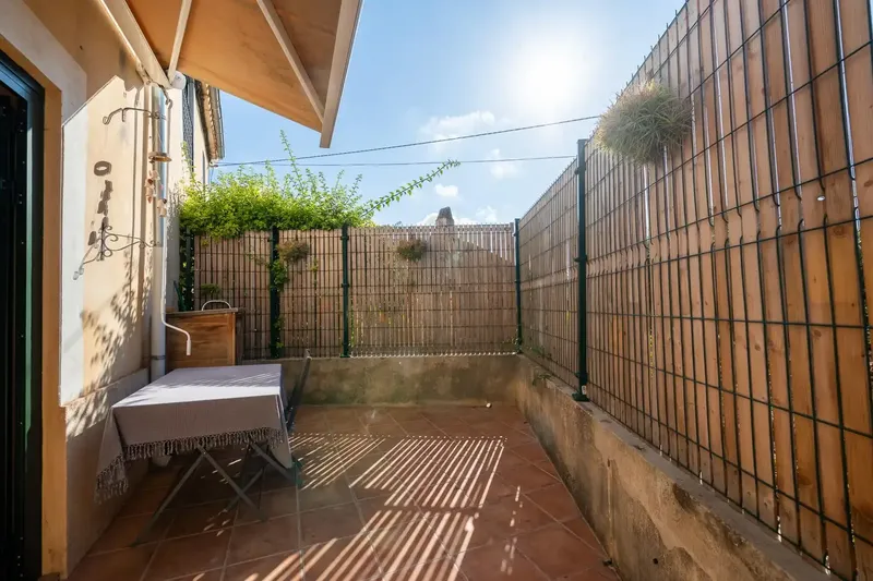 PINA – CALLE SINEU. Se vende acogedora casa de pueblo de dos plantas, situada en un entorno tranquilo y rodeado del carácter propio del inte — photo 3