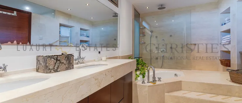Light-flooded villa in Son Vida — photo 7