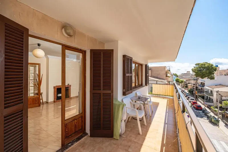 We present this bright third floor without elevator located in one of the most demanded areas of the east coast of Mallorca: Cala Millor. — photo 1