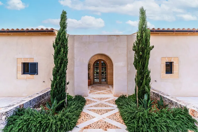 Stunning Mallorcan Finca with Pool House and Breathtaking Views in Campos — photo 6