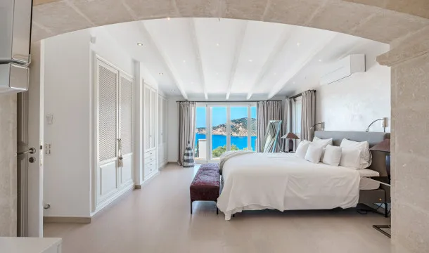 Villa with stunning sea and harbor views in Puerto de Andratx — photo 11