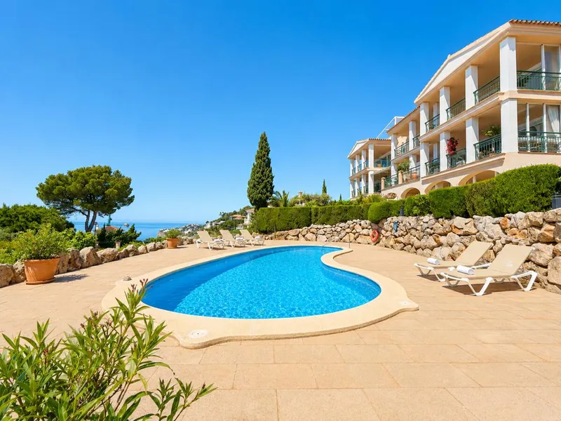 Apartment with large terrace and sea views in Cala Llamp, Port d'Andratx — photo 1