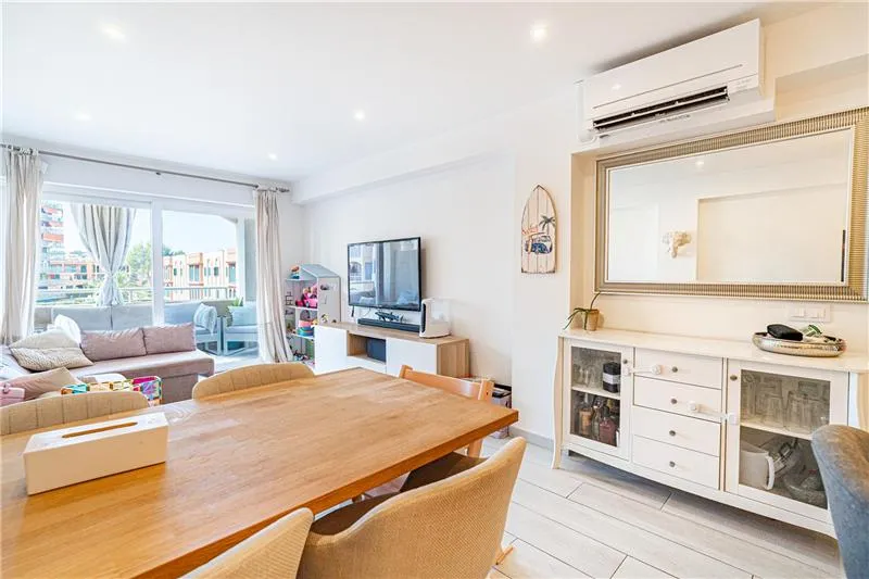 Fully renovated apartment with partial views of the sea and the harbor — photo 4