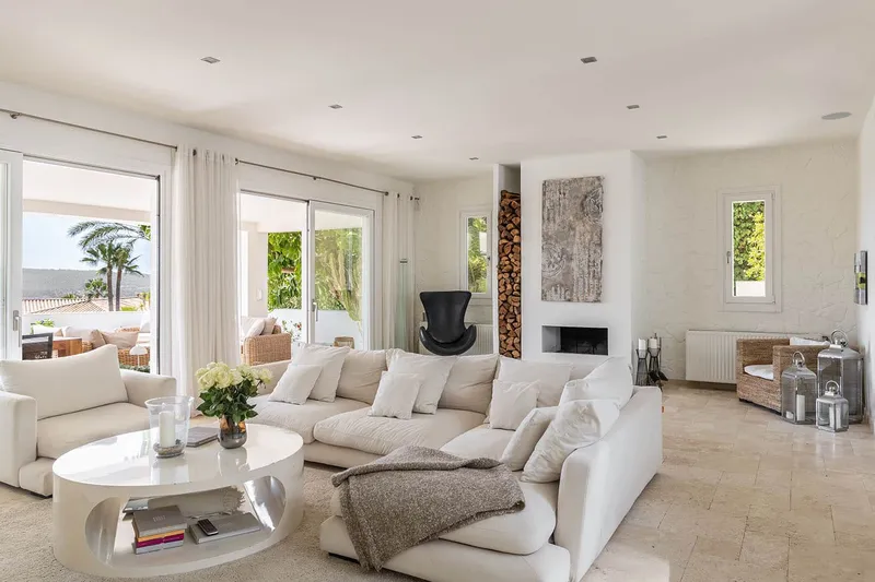 Modern Mediterranean villa with fantastic views — photo 5