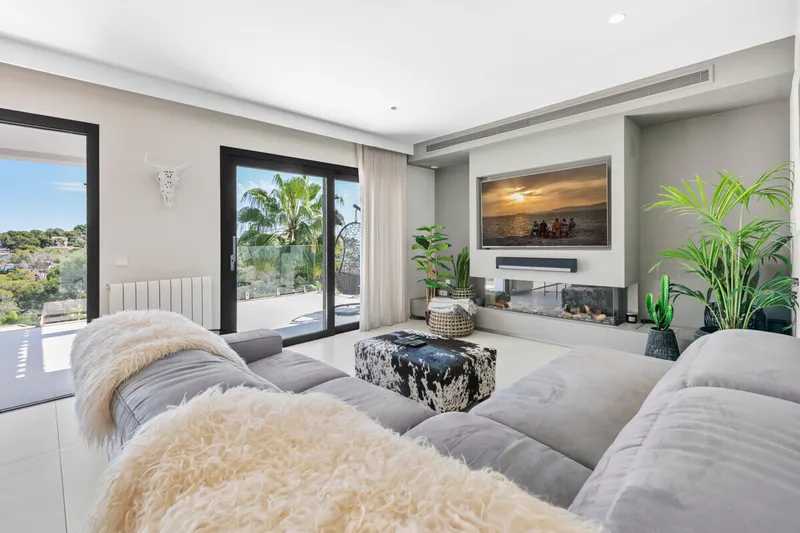 Villa in Portals Nous for sale – renovated luxury villa with heated pool, guest apartment and proximity to Puerto Portals — photo 3