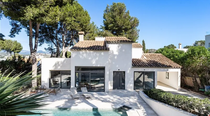 Contemporary four-bedroom villa with holiday rental licence in Santa Ponsa — photo 1