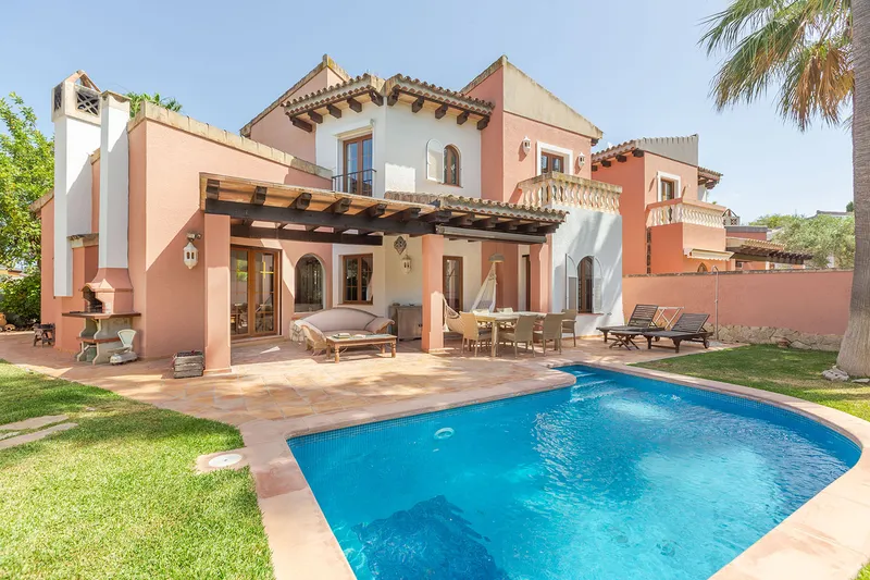 Sunny chalet with private pool in exclusive golf residence — photo 2