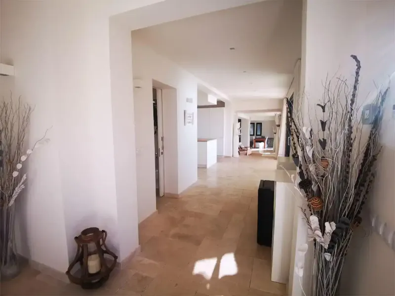 Esta villa moderna se ubica en la exclusiva zona de Cala Llamp en Port d´Andratx, y ofrece hermosas vistas al mar y puestas de sol. La villa — photo 10