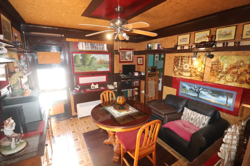 We present this property, on the fourth floor WITHOUT ELEVATOR in the outskirts of Son Gotleu, with approximately 55 m². — photo 4