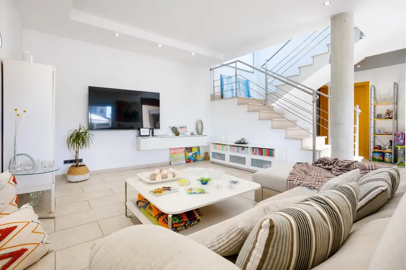 This modern detached house in Marratxí offers an exceptional blend of contemporary comfort, generous living space, and a great environment — photo 4
