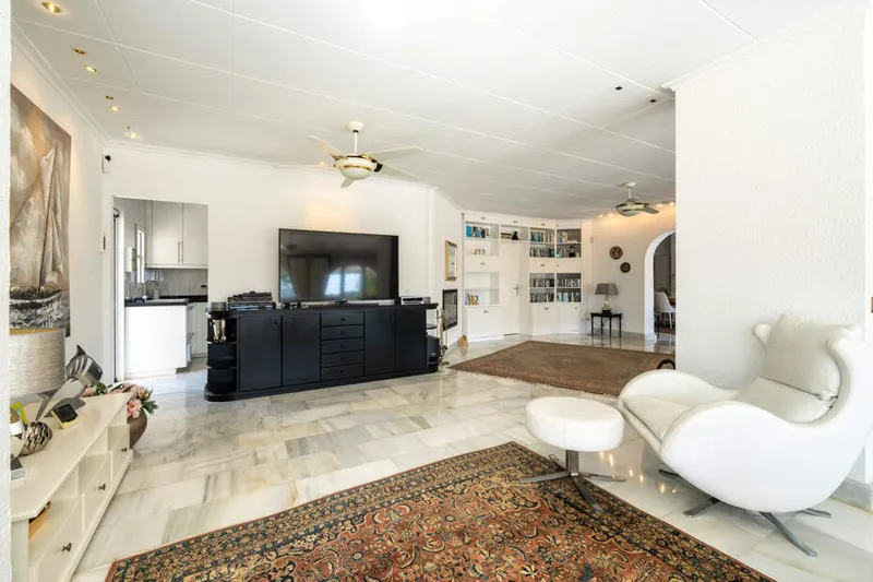 250m² Villa mit 5 Zimmern, Pool und Meerblick zu kaufen — photo 9