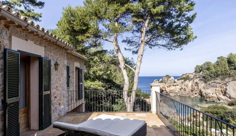 Villa in Deia with stunning views of the bay and direct access to the sea — photo 4