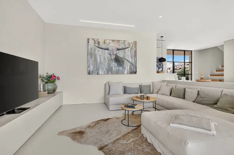 Frontline harbor villa with panoramic views and rural countryside — photo 9