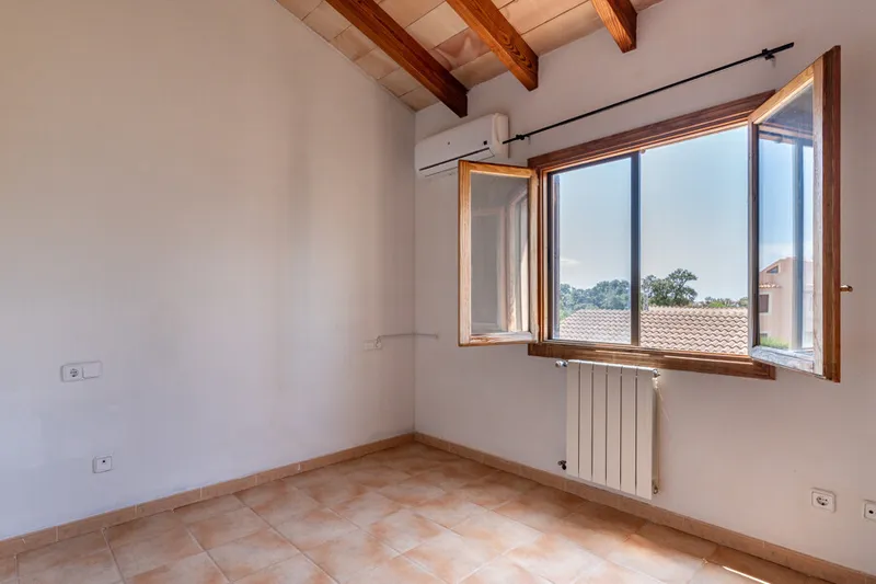 Charming Three-Bedroom House near Bunyola with Mountain Views — photo 12