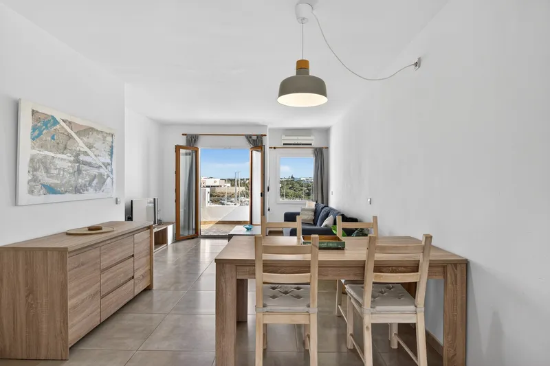 Attractive top-floor apartment with direct harbour views in Cala d'Or — photo 4