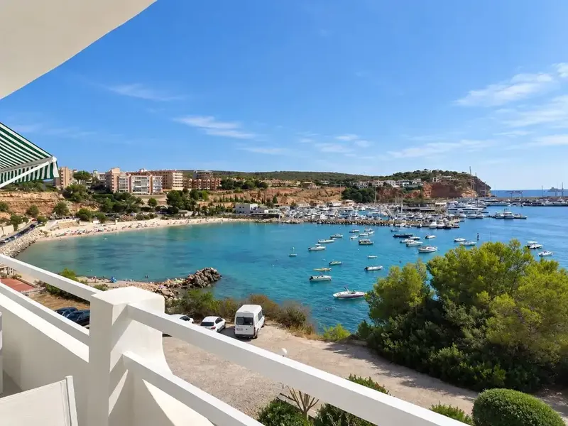 Elegante apartamento moderno en una ubicación privilegiada en primera línea de mar en El Toro, a pocos pasos de Port Adriano. — photo 8